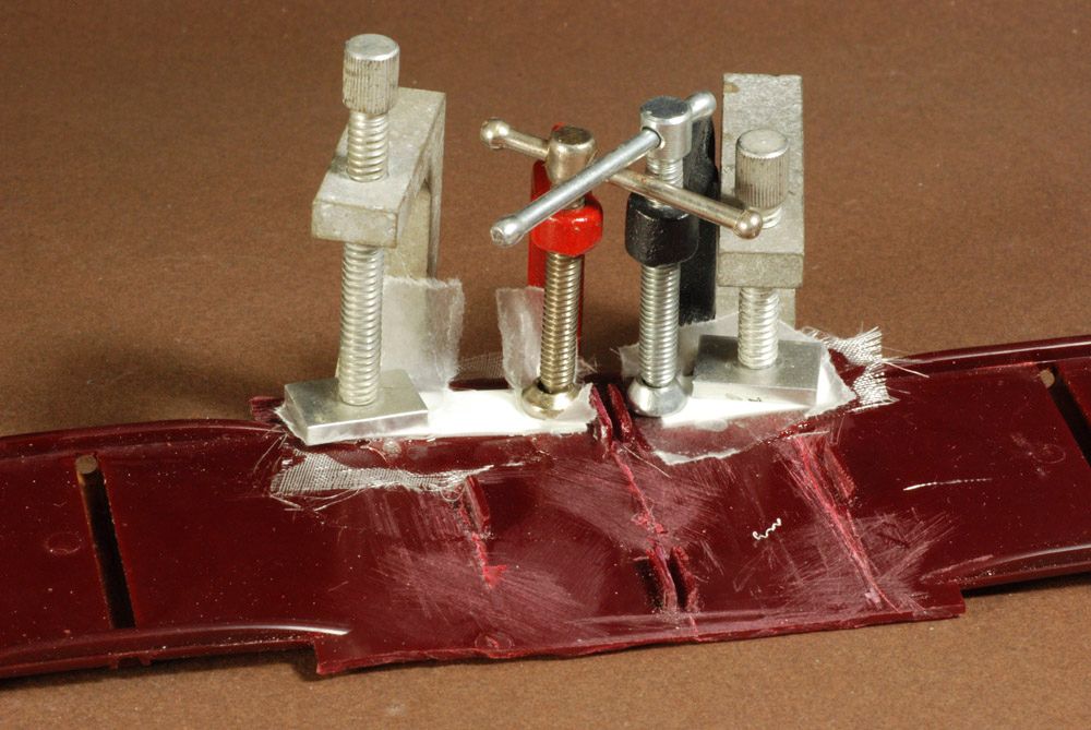 chassis%20glue%20DSC_1912_zps15fw99bi.jp