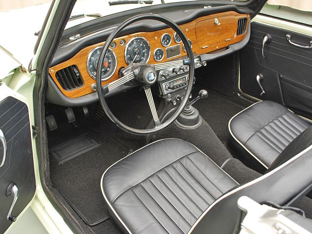 1965-triumph-tr4-steering-wheel_zpseisir