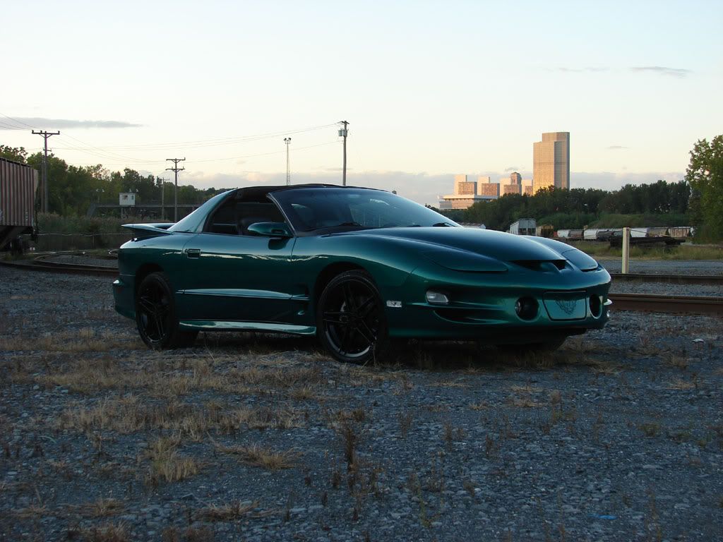 http://i219.photobucket.com/albums/cc107/PontiacGTA0316/98%20Trans%20Am/Picture006.jpg