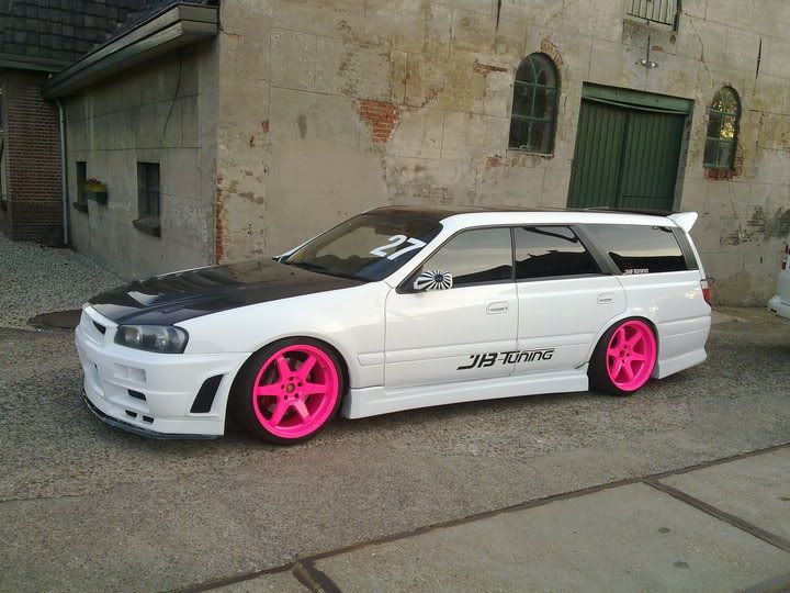 Pink wheels on White Nissan Stagea