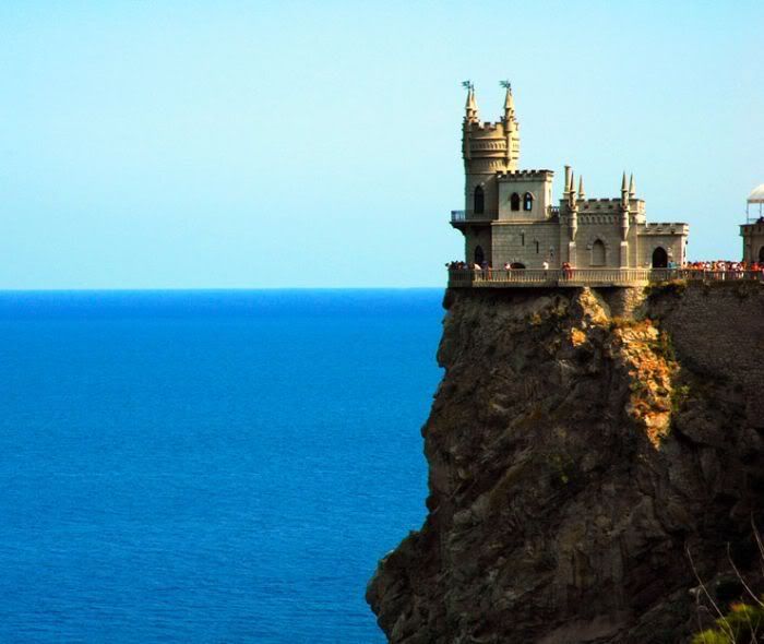 Замок Ласточкино гнездо в Крыму (20 фото)