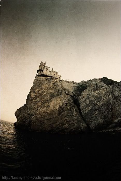 Замок Ласточкино гнездо в Крыму (20 фото)
