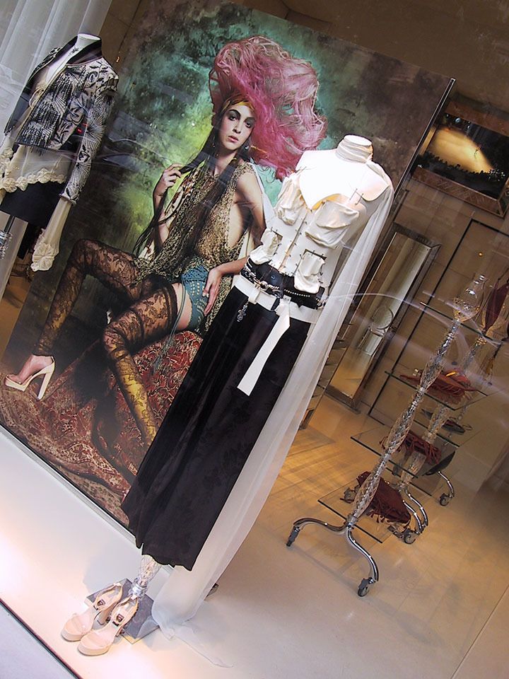 The Global Girl: Window Shop with Ndoema in Paris - Jean-Paul Gaultier store Avenue George V