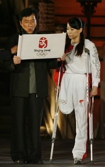Jackie Chan and Jin Jing, a Chinese Paralympic fencer