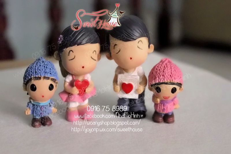  photo bo-gia-dinh-4nguoi-phu-kien-dollhouse-mo-hinh-nha-miniature01_zps4dae52e7.jpg