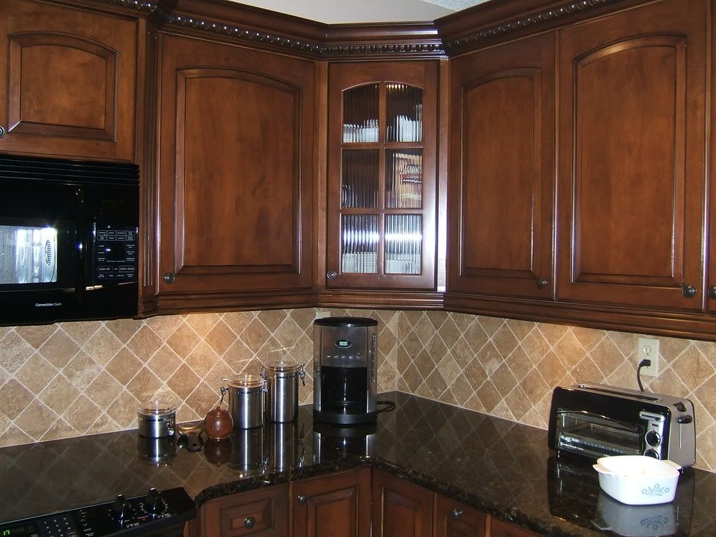 Anyone have cherry stained cabinets w/ new venetian gold granite ...