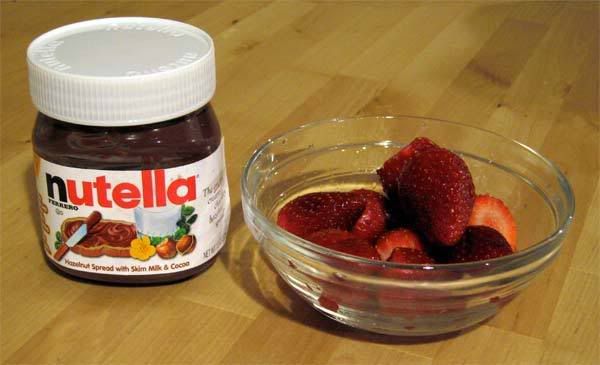 nutella_and_strawberries.jpg