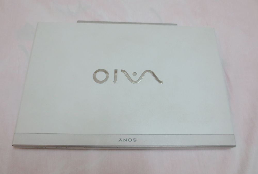 Sony Vaio Ultrabook VPC SB core i5 màu trắng lung linh cần bán