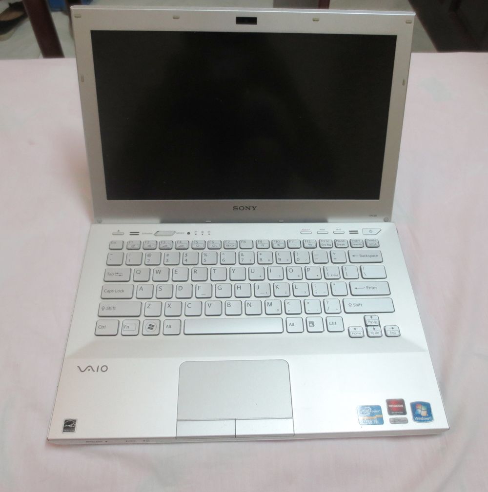 Sony Vaio Ultrabook VPC SB core i5 màu trắng lung linh cần bán