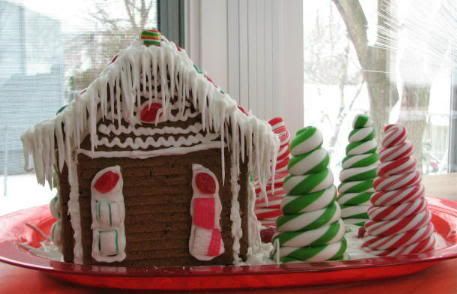 lside_gingerbread.jpg left of gingerbread house image by mom_of_boys