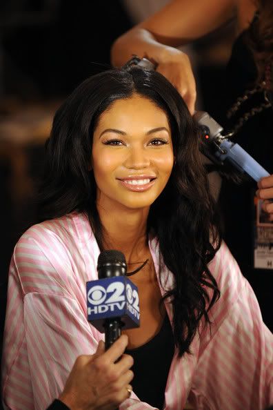 ChanelIman2009VictoriaSecretFashionShow7sSmaD-tFbvl.jpg