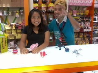 Zombie behind SINDY!-.-