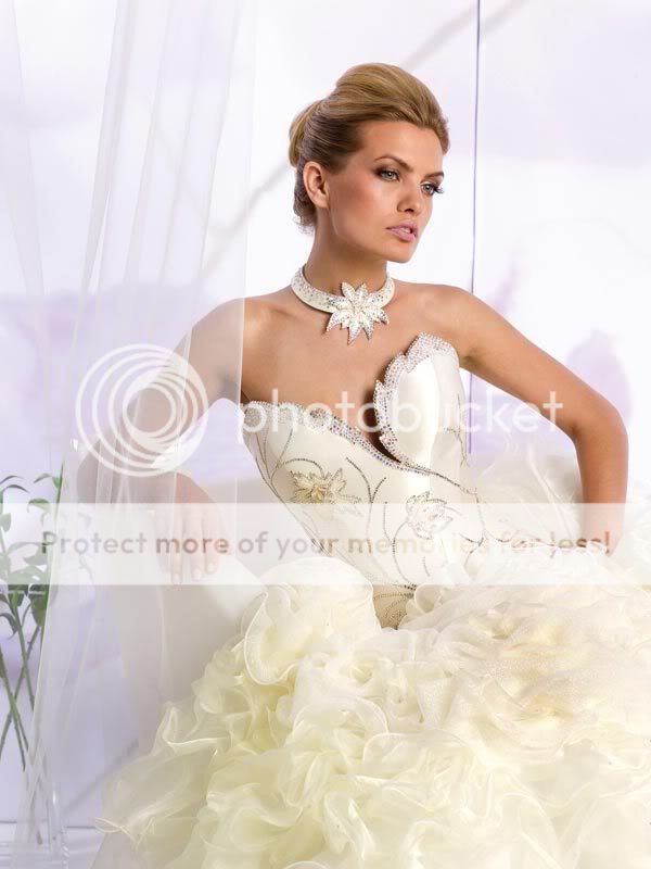http://i219.photobucket.com/albums/cc68/maya_star_87/Wedding%20dress/lady_lotus.jpg